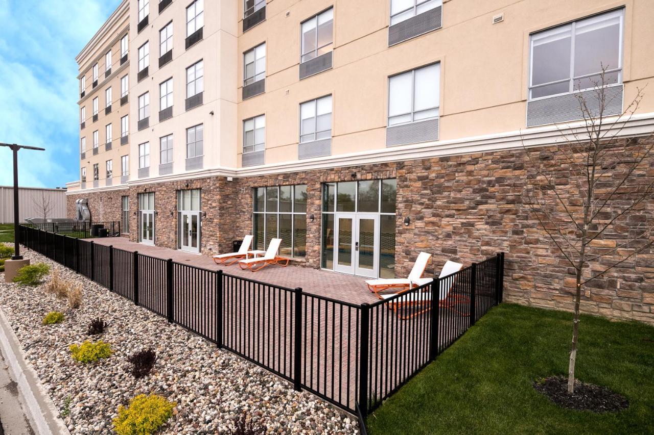 Holiday Inn & Suites Detroit - Troy By Ihg Exterior photo