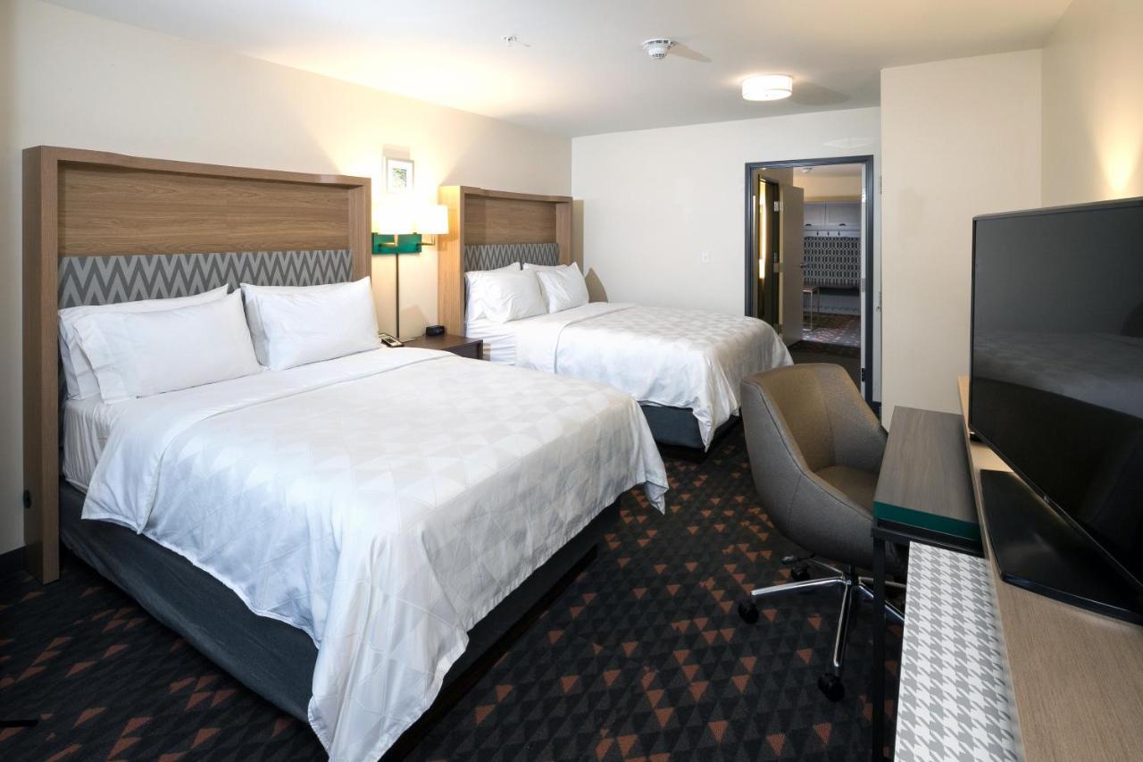 Holiday Inn & Suites Detroit - Troy By Ihg Exterior photo