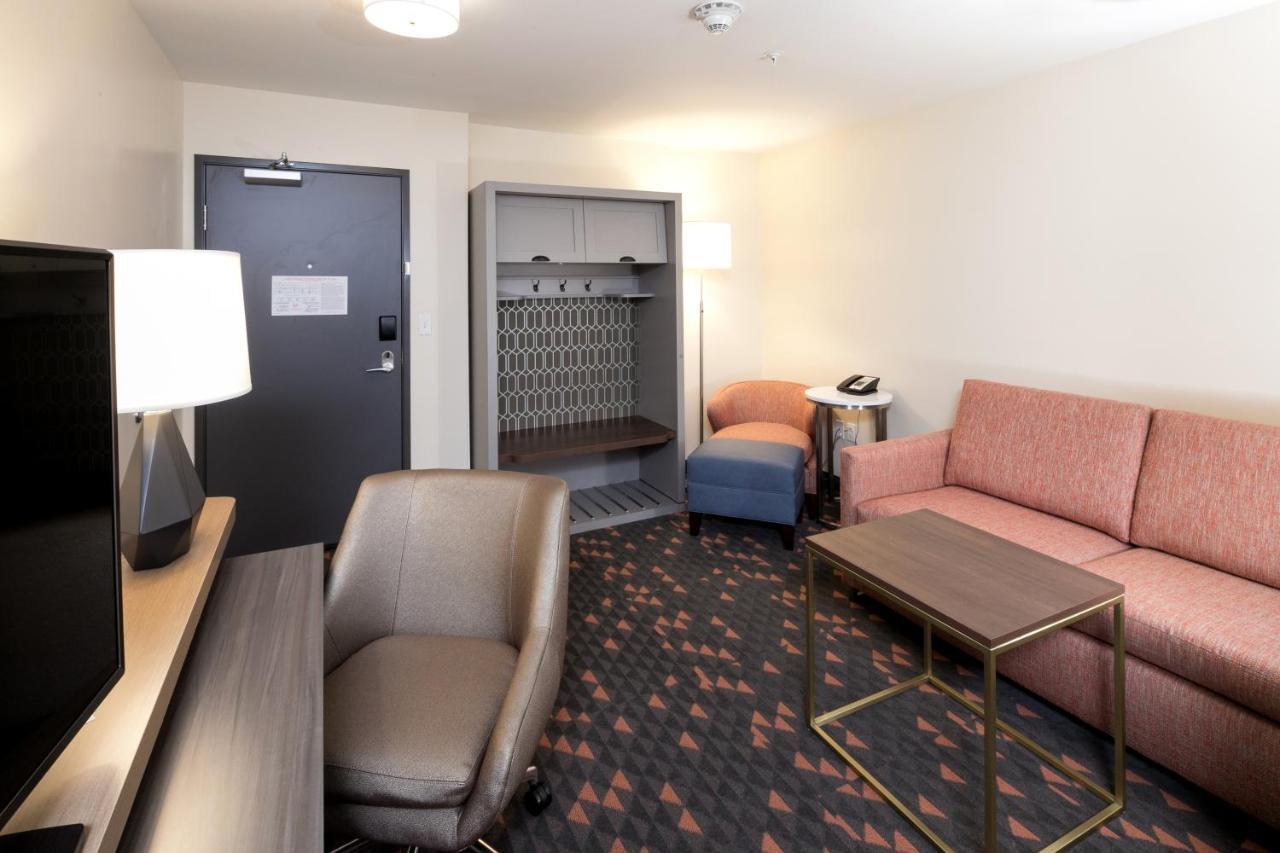 Holiday Inn & Suites Detroit - Troy By Ihg Exterior photo