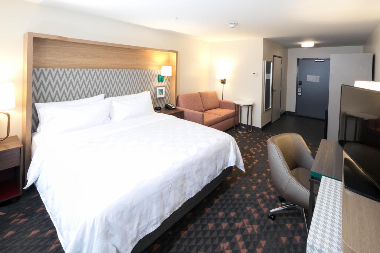 Holiday Inn & Suites Detroit - Troy By Ihg Exterior photo