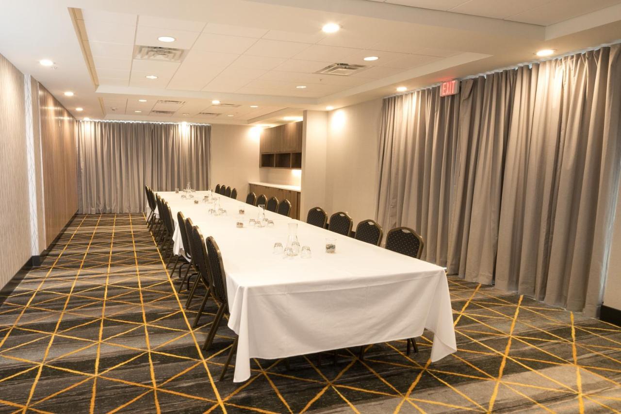 Holiday Inn & Suites Detroit - Troy By Ihg Exterior photo