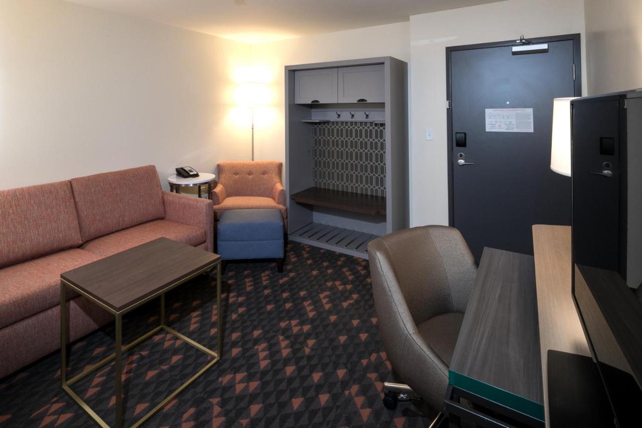 Holiday Inn & Suites Detroit - Troy By Ihg Exterior photo