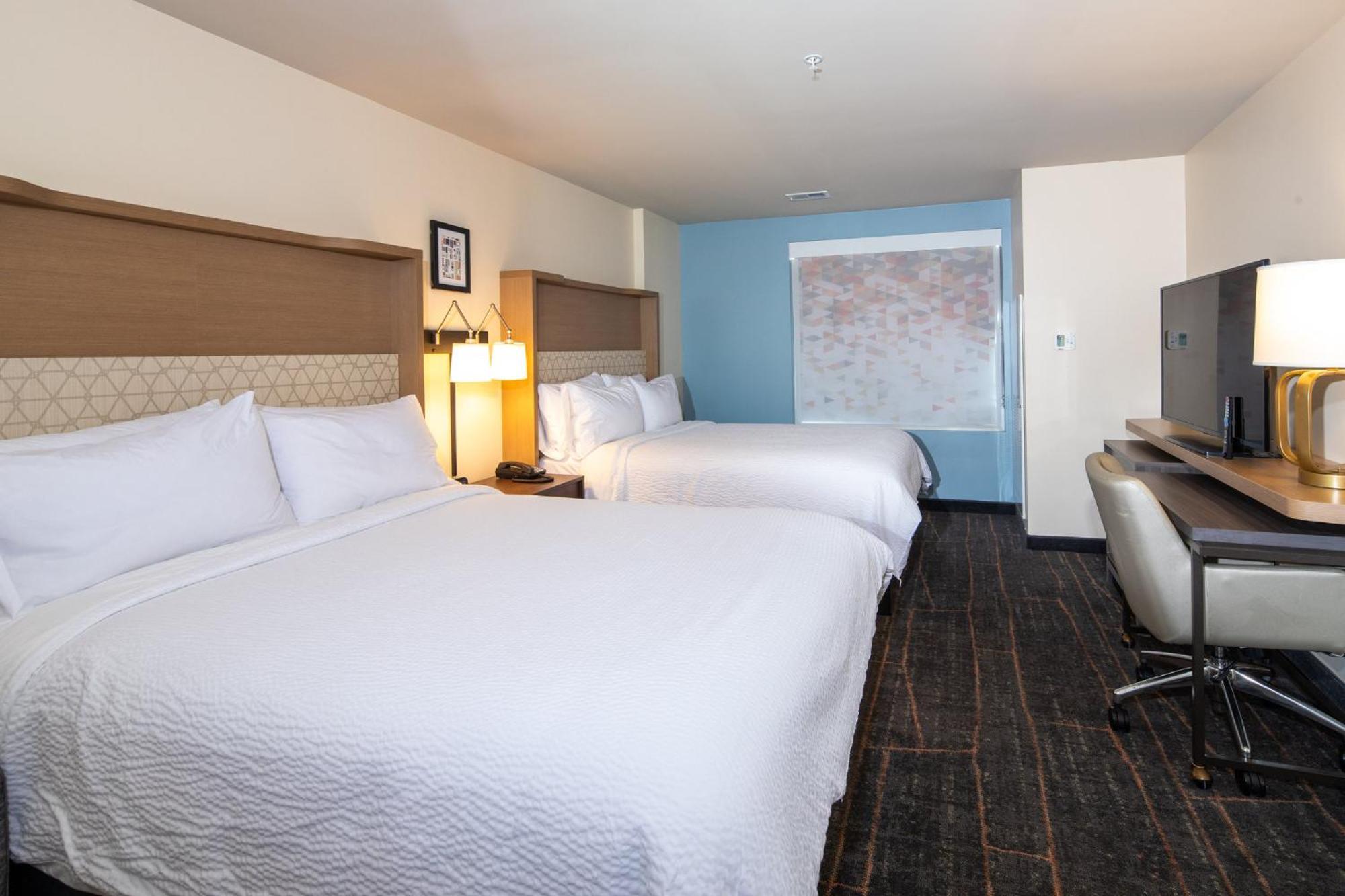 Holiday Inn & Suites Detroit - Troy By Ihg Exterior photo