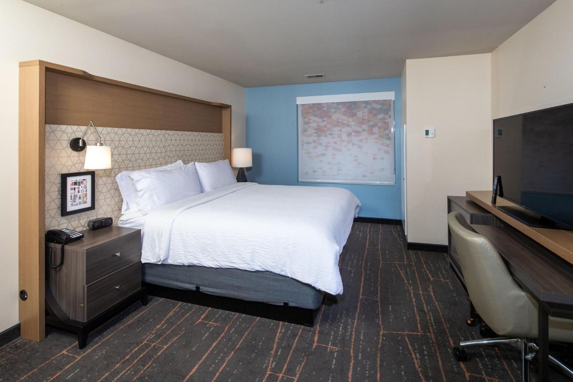 Holiday Inn & Suites Detroit - Troy By Ihg Exterior photo
