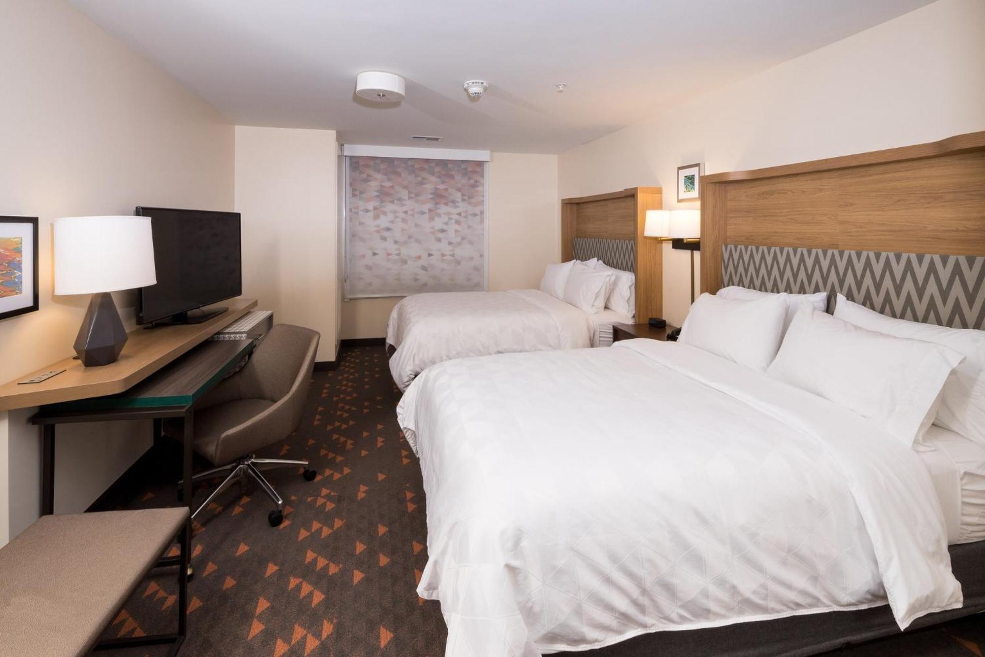 Holiday Inn & Suites Detroit - Troy By Ihg Exterior photo