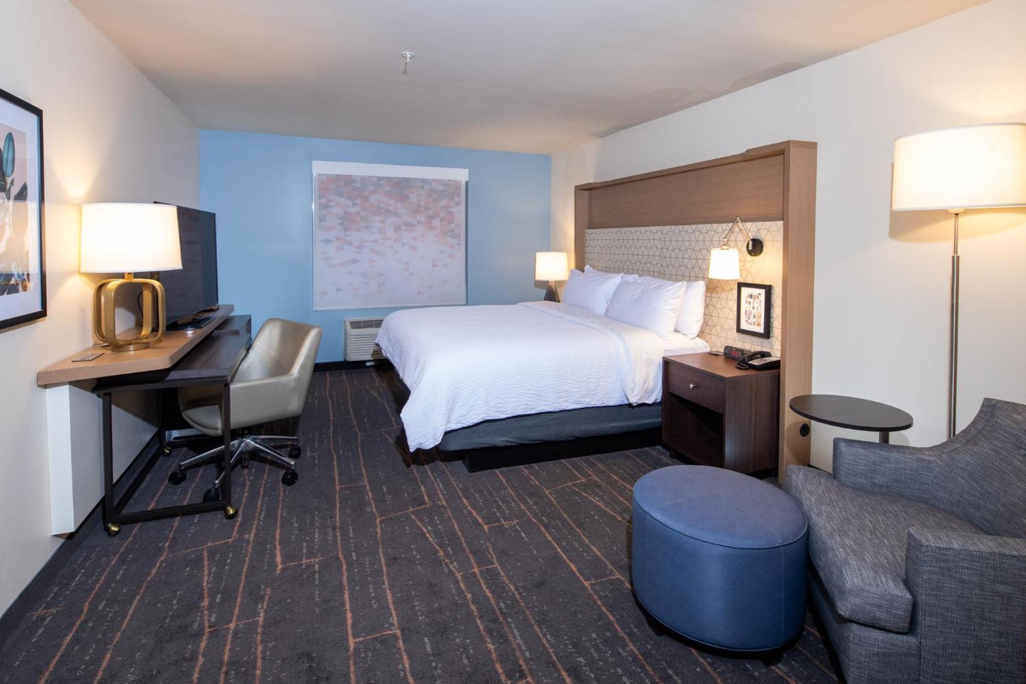 Holiday Inn & Suites Detroit - Troy By Ihg Exterior photo