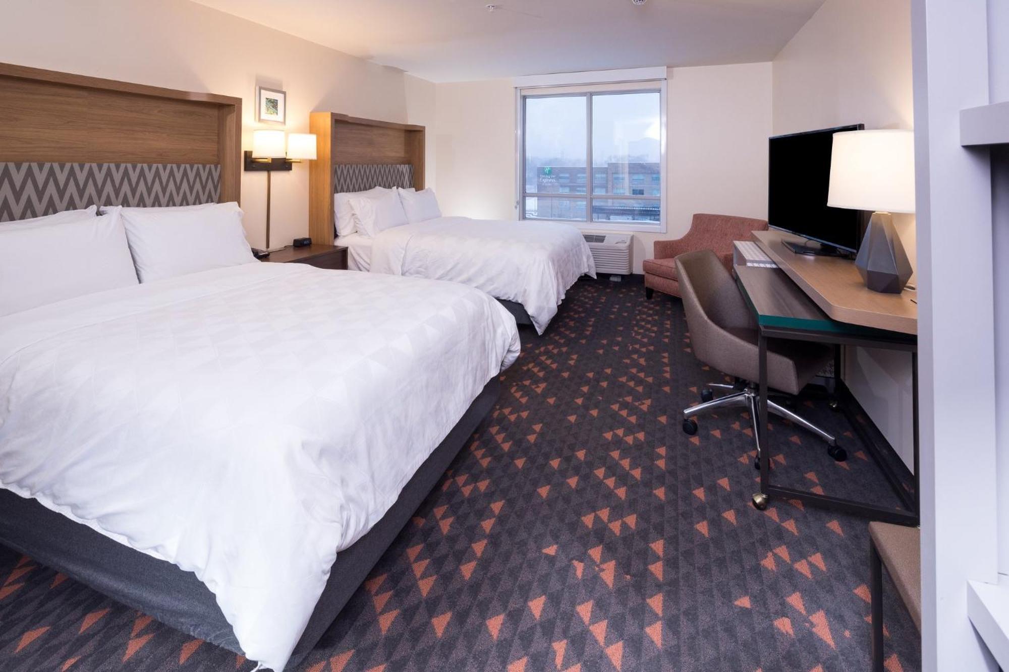 Holiday Inn & Suites Detroit - Troy By Ihg Exterior photo