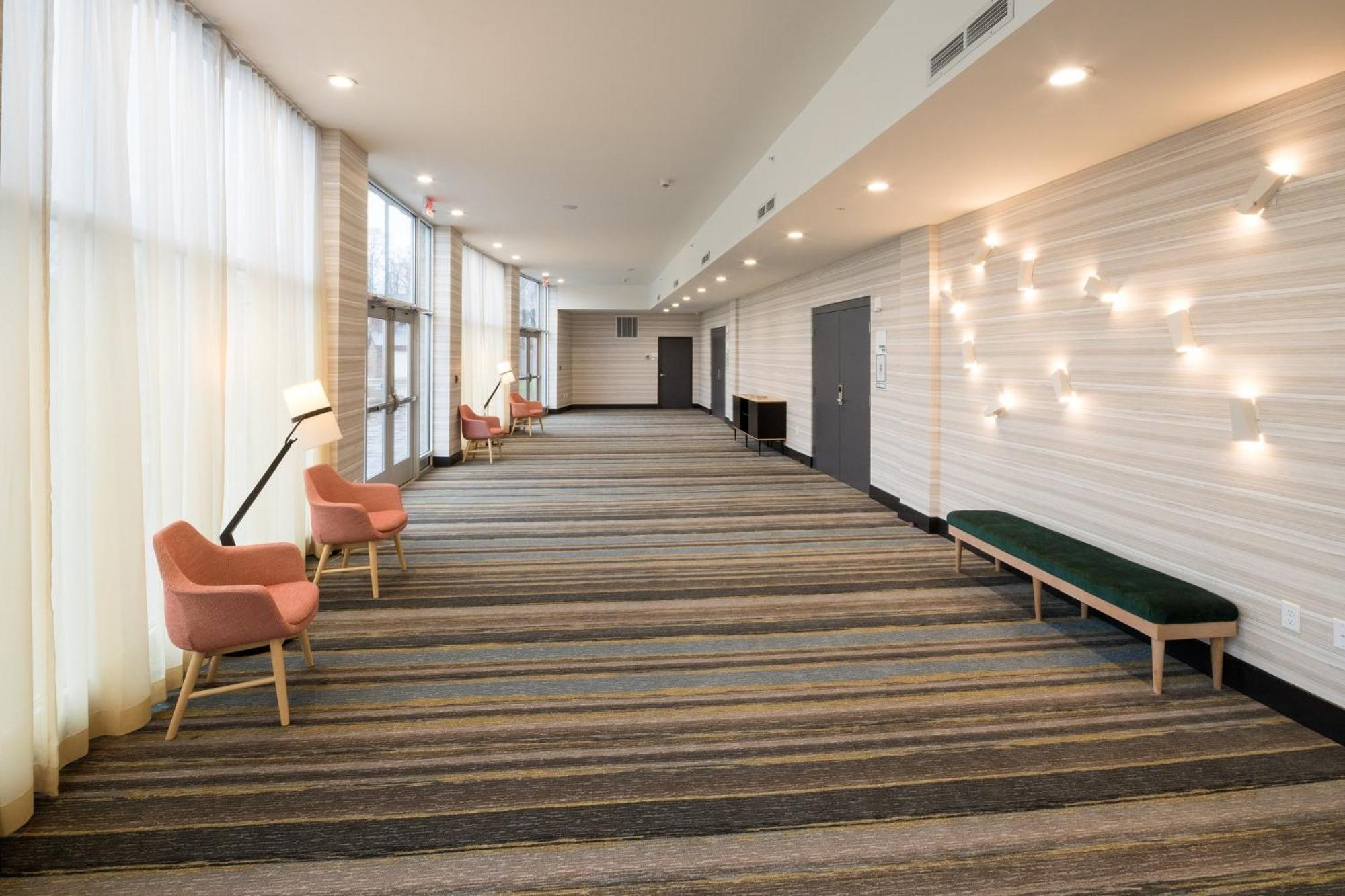 Holiday Inn & Suites Detroit - Troy By Ihg Exterior photo
